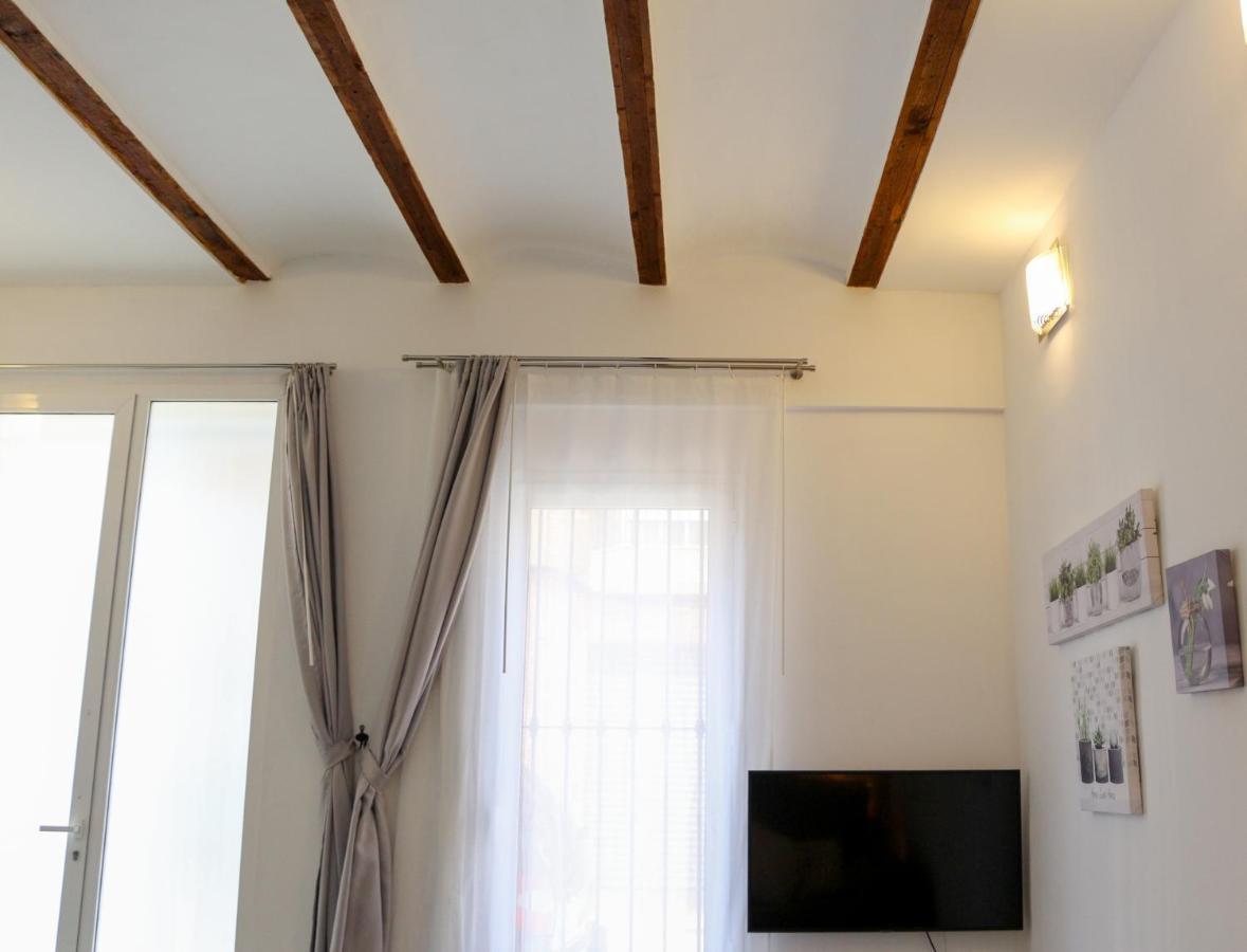 Balaustrada Apartments บูร์จาซ็อต ภายนอก รูปภาพ